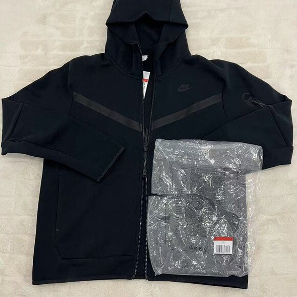 💗NWT Nike Sportswear Tech Fleece Full-Zip Hoodie 💗 - Picture 2 of 6